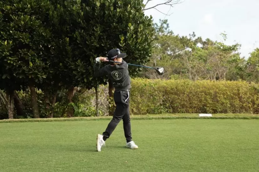 小倉彩愛のドライバースイング