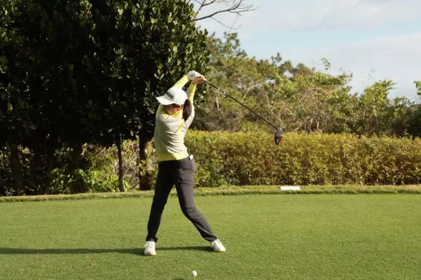 神谷そらのドライバースイング