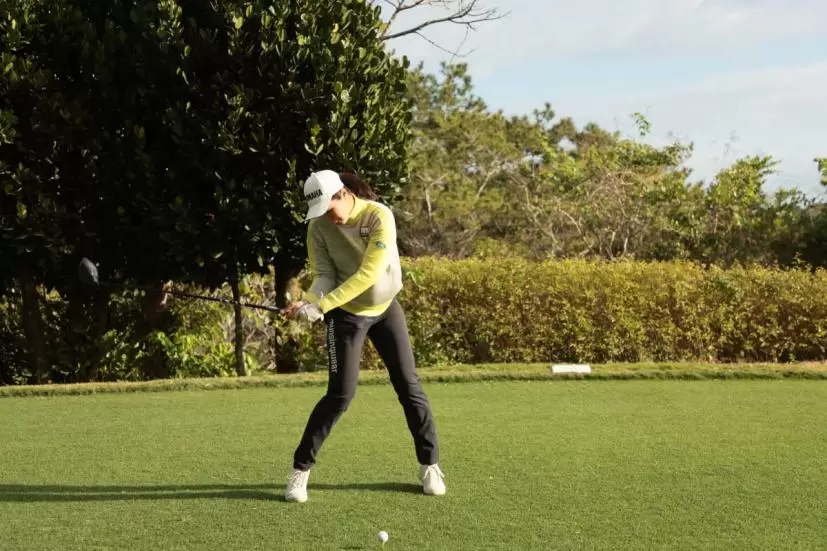 神谷そらのドライバースイング