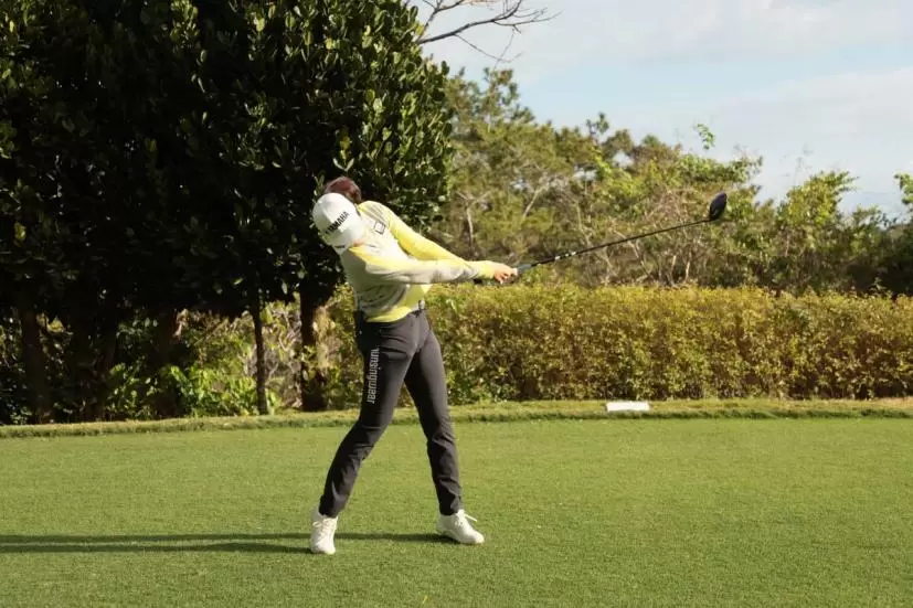 神谷そらのドライバースイング