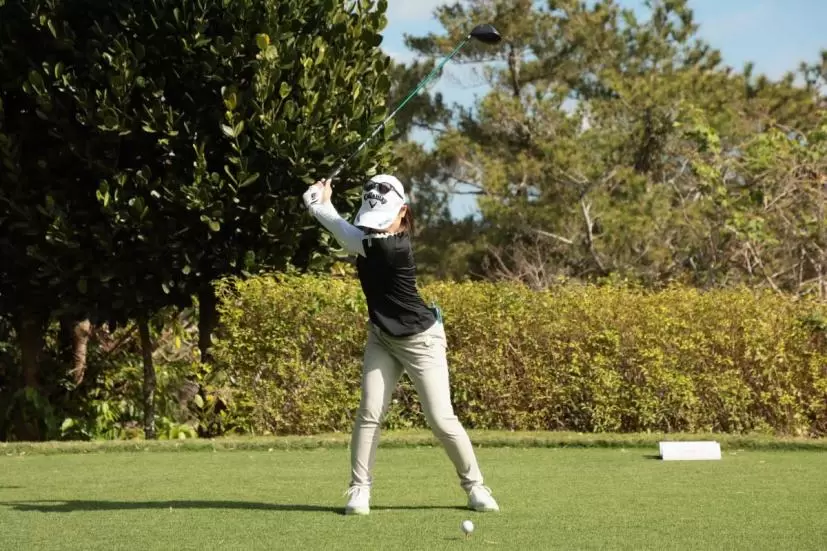 西村優菜のドライバースイング