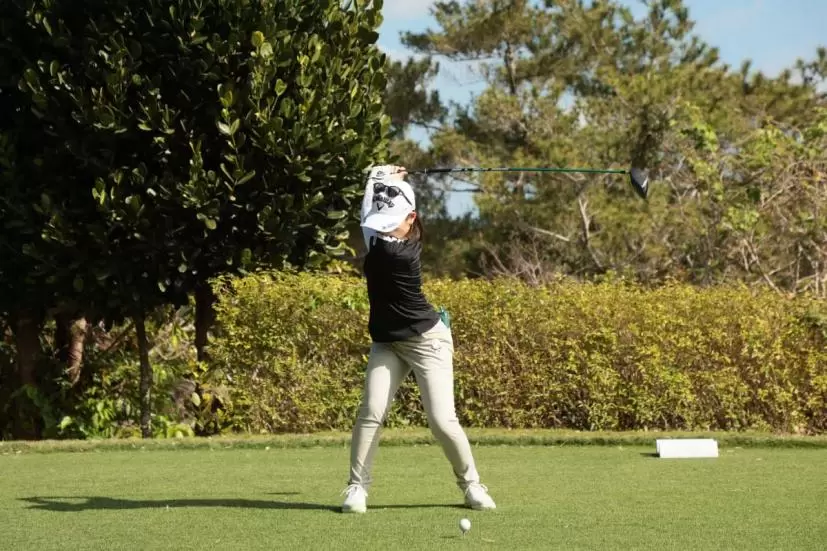 西村優菜のドライバースイング