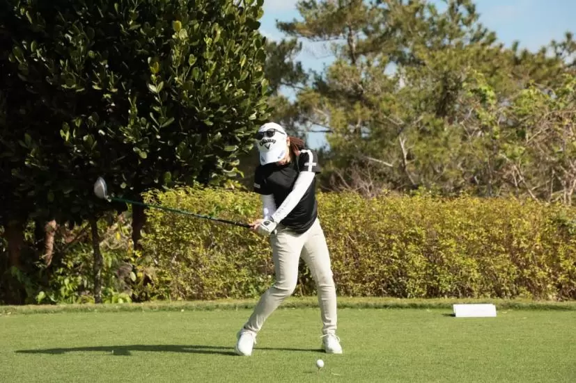 西村優菜のドライバースイング