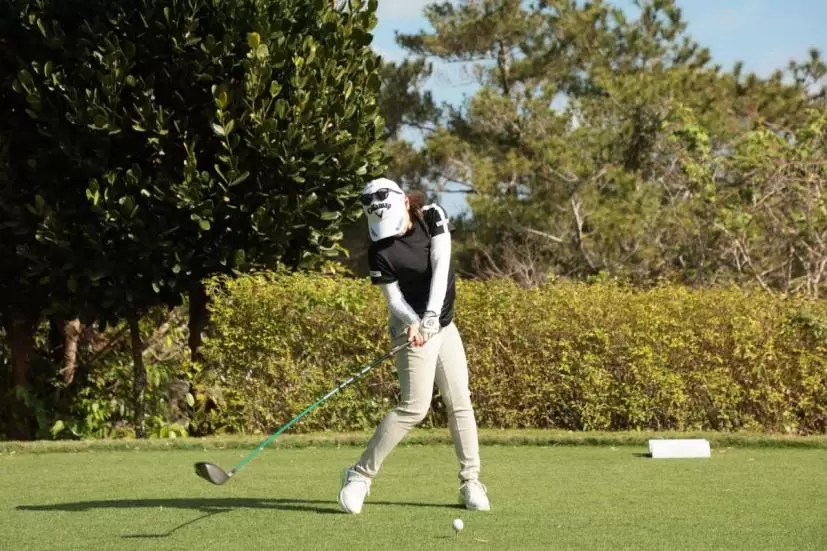 西村優菜のドライバースイング