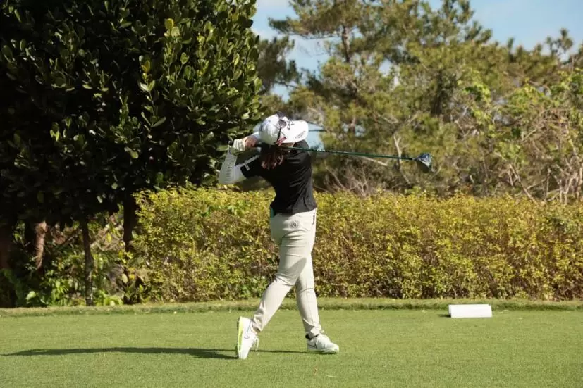 西村優菜のドライバースイング