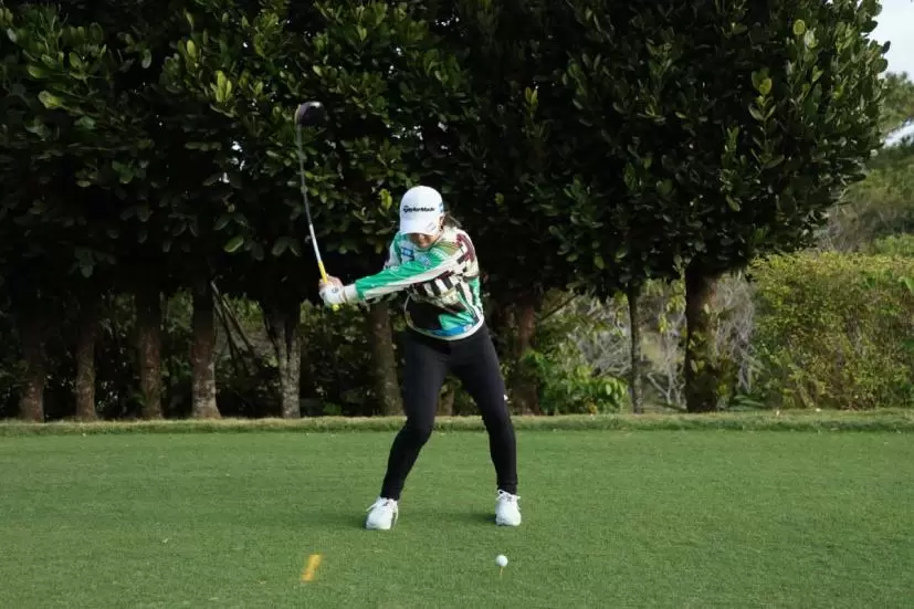 泉田琴菜のドライバースイング