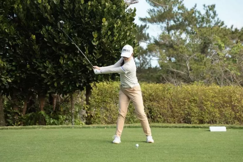 辻梨恵のドライバースイング