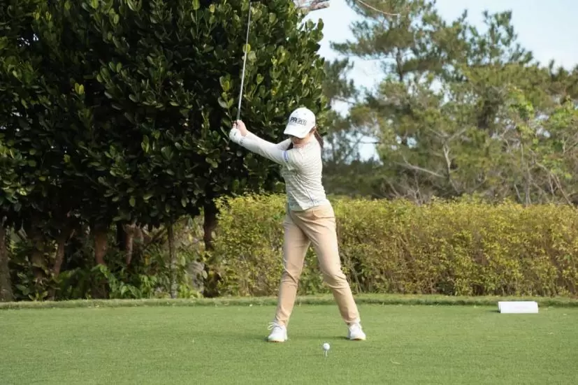 辻梨恵のドライバースイング