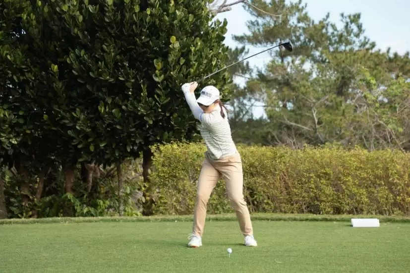 辻梨恵のドライバースイング