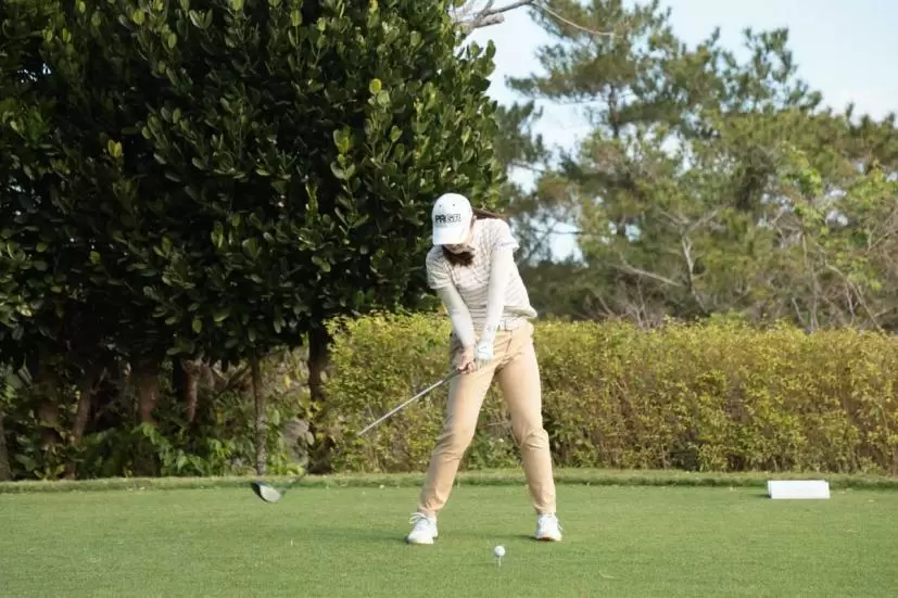 辻梨恵のドライバースイング