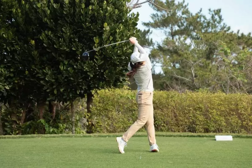 辻梨恵のドライバースイング