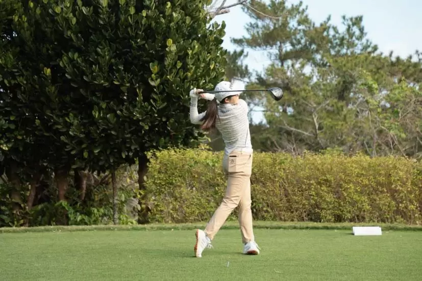 辻梨恵のドライバースイング