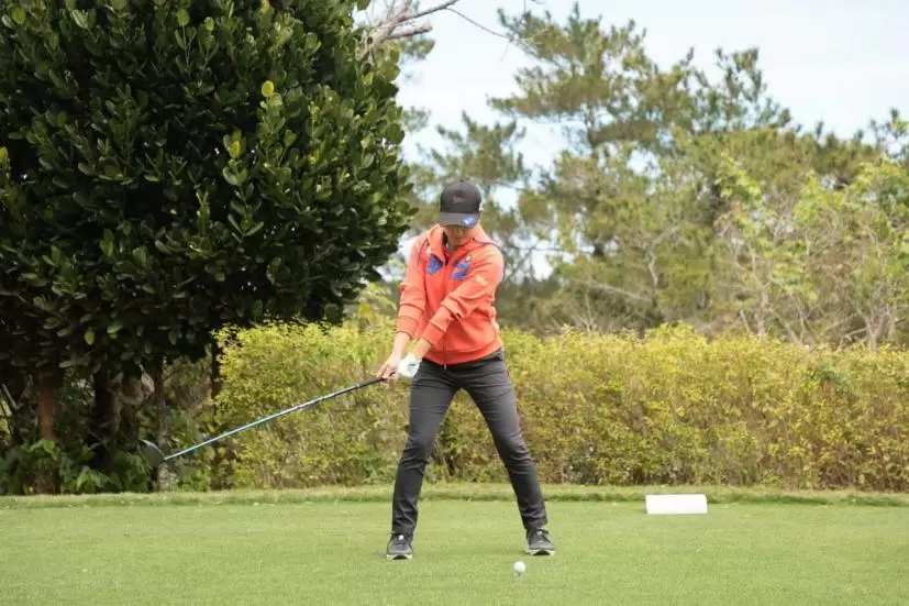 藤本麻子のドライバースイング
