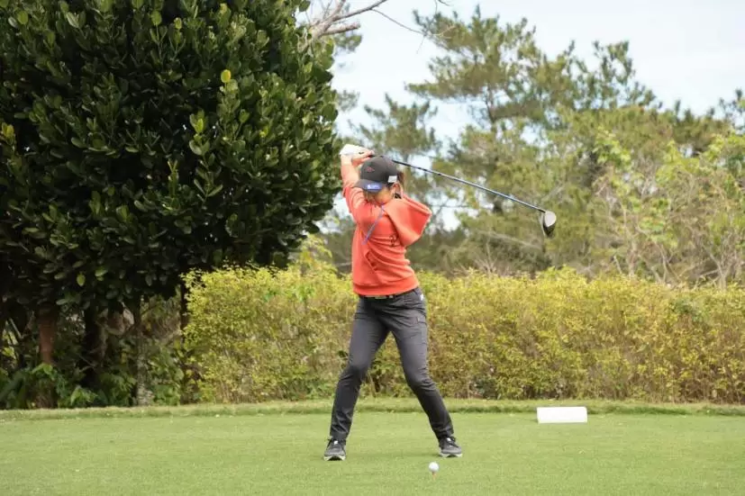 藤本麻子のドライバースイング