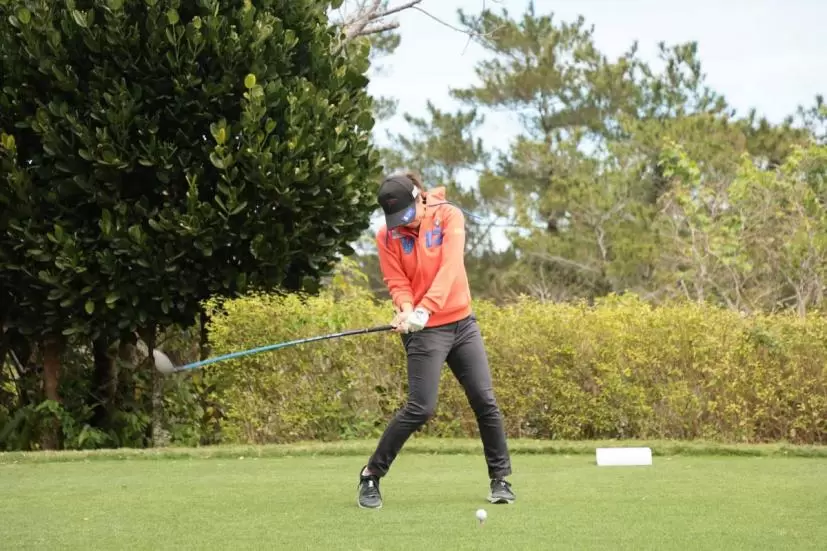 藤本麻子のドライバースイング