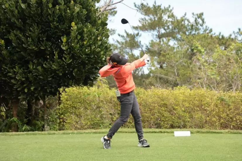 藤本麻子のドライバースイング