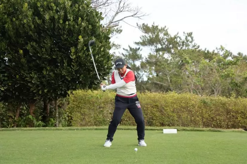 平岡瑠依のドライバースイング