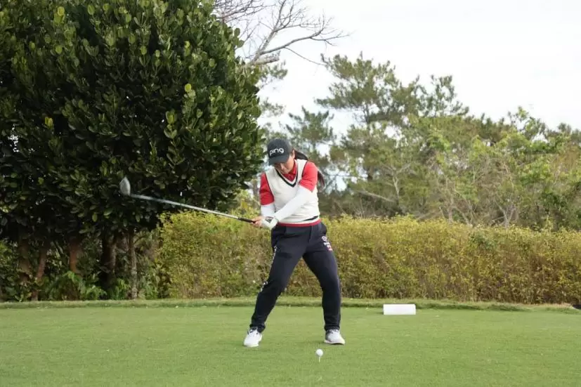 平岡瑠依のドライバースイング