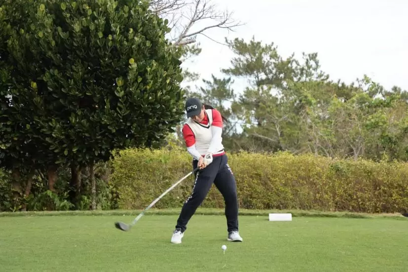 平岡瑠依のドライバースイング