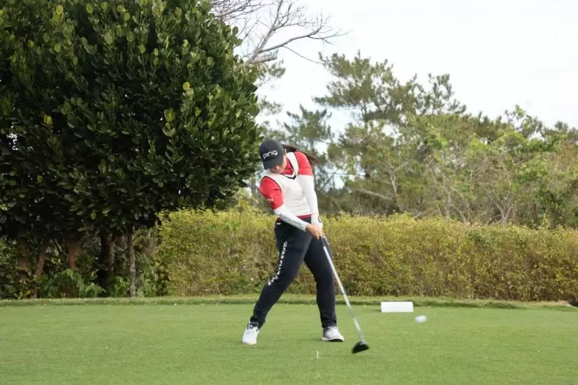 平岡瑠依のドライバースイング