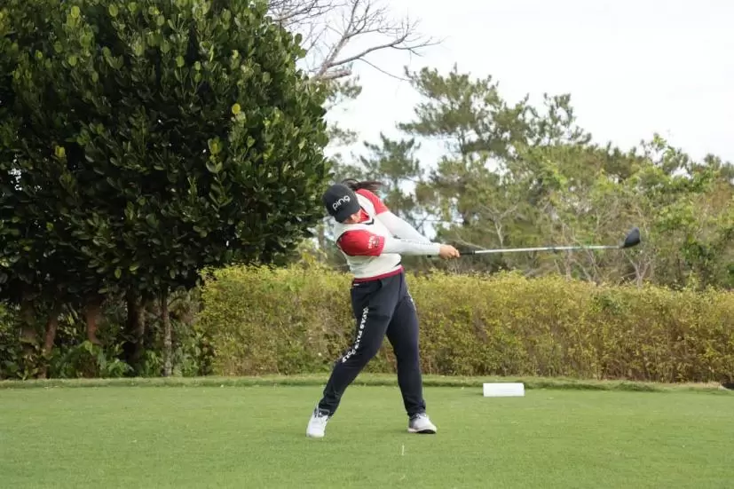 平岡瑠依のドライバースイング