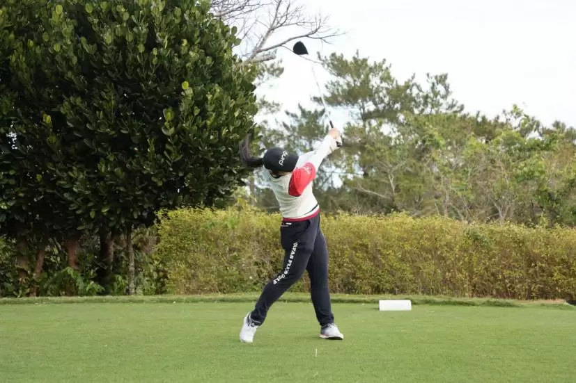 平岡瑠依のドライバースイング