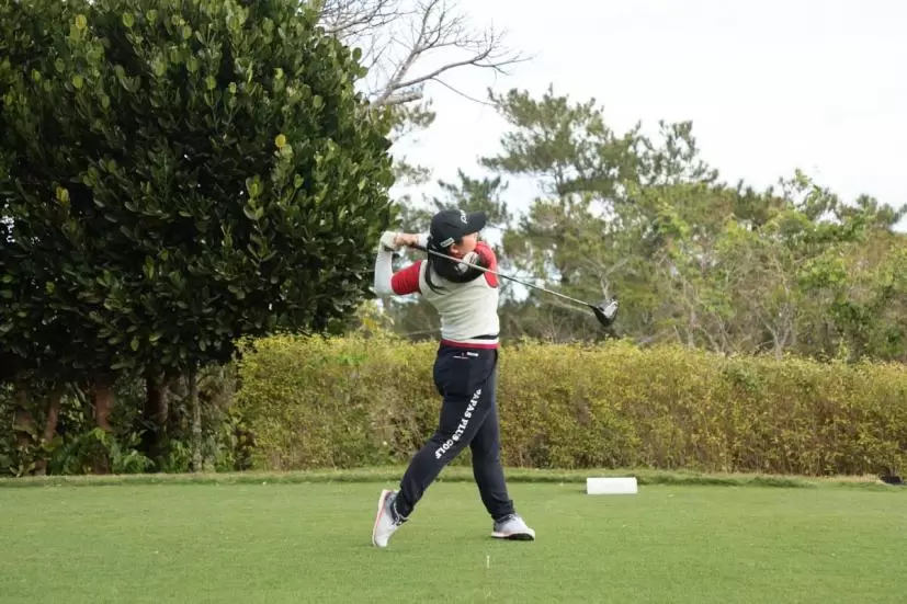 平岡瑠依のドライバースイング