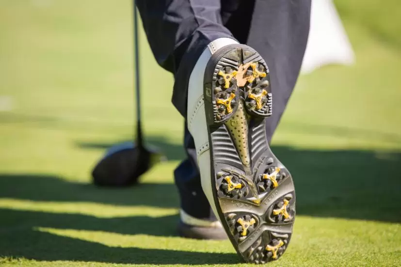ゴルフシューズ