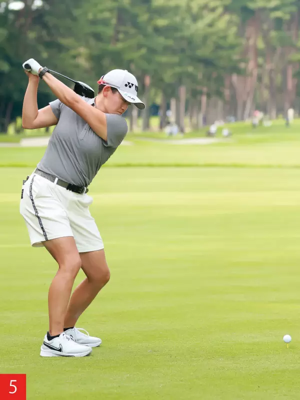 岩井明愛のスイング