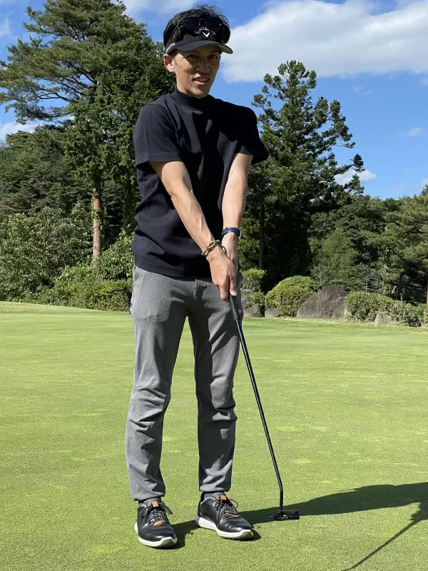 両腕をピンと張るのはNG