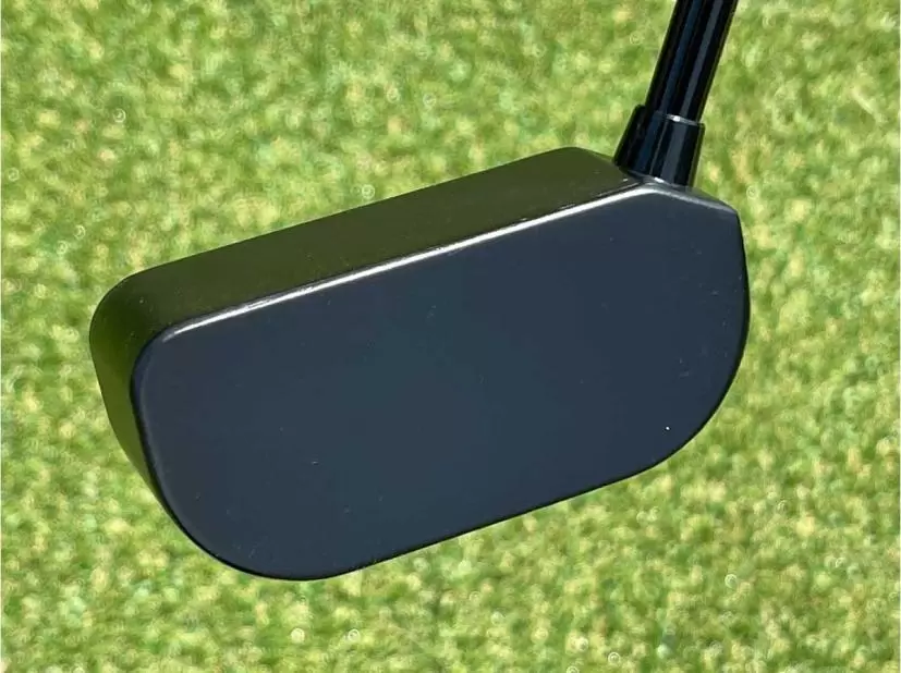 重心距離があるから、クラブと同じ感覚で振れる。