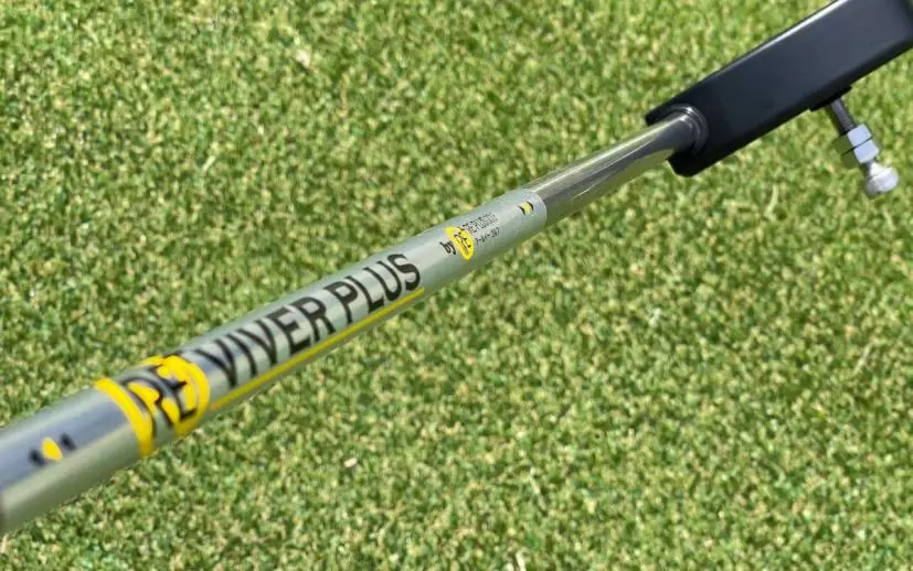 シャフトも太くて重い。