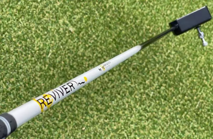 リバイバーのシャフトは軽量で、けっこうしなりを感じます。