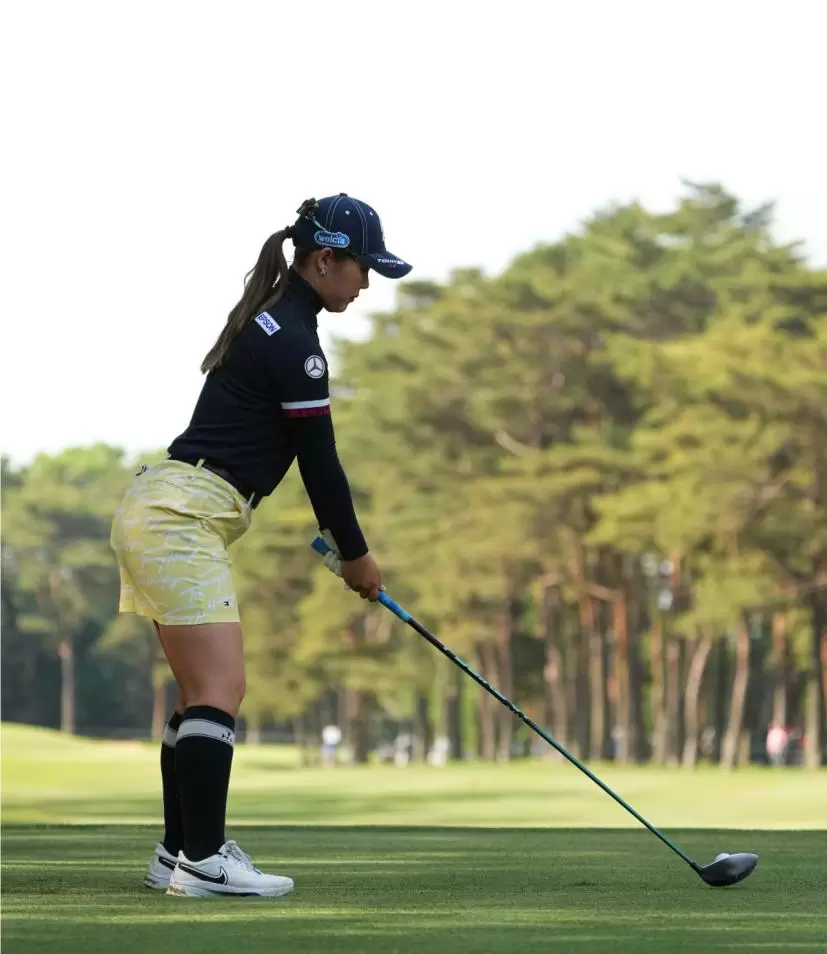 吉田優利のドライバースイング（後方）