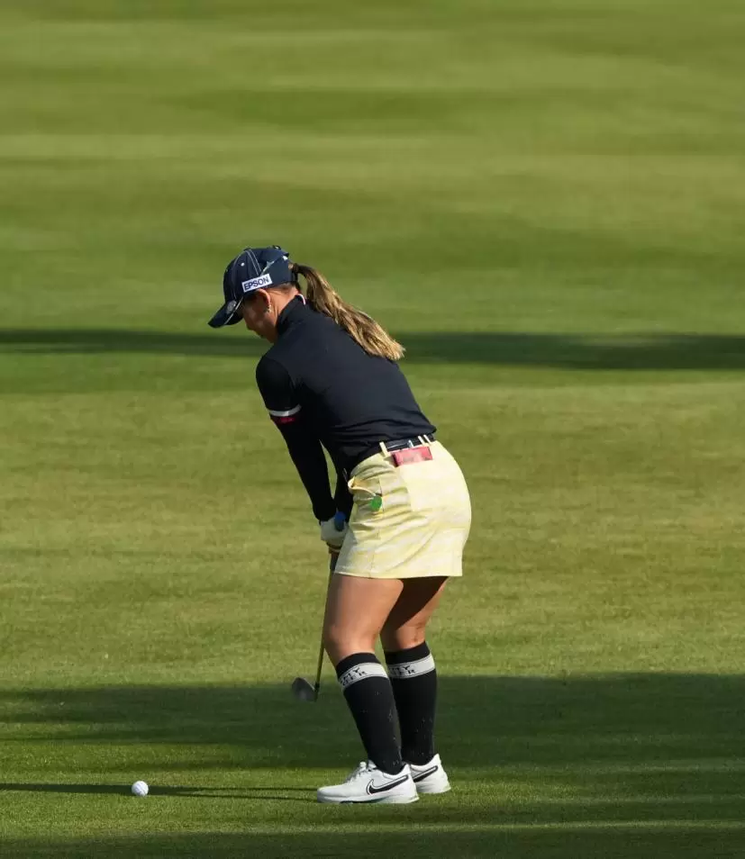 吉田優利のウェッジスイング（斜め前方）