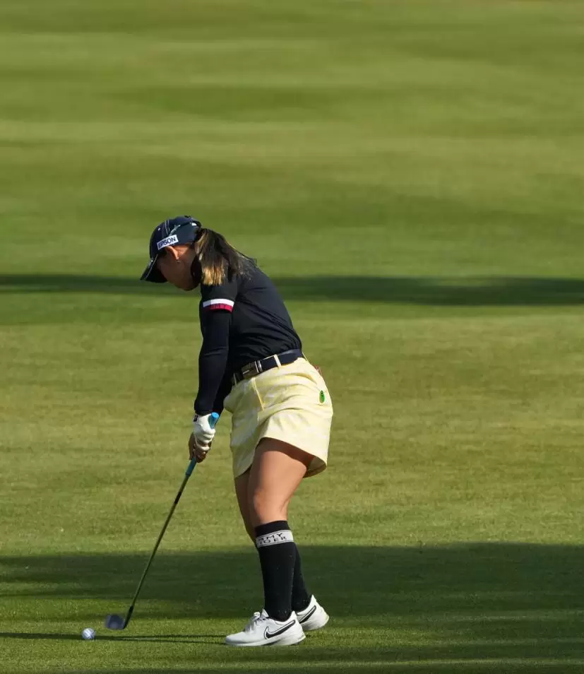 吉田優利のウェッジスイング（斜め前方）