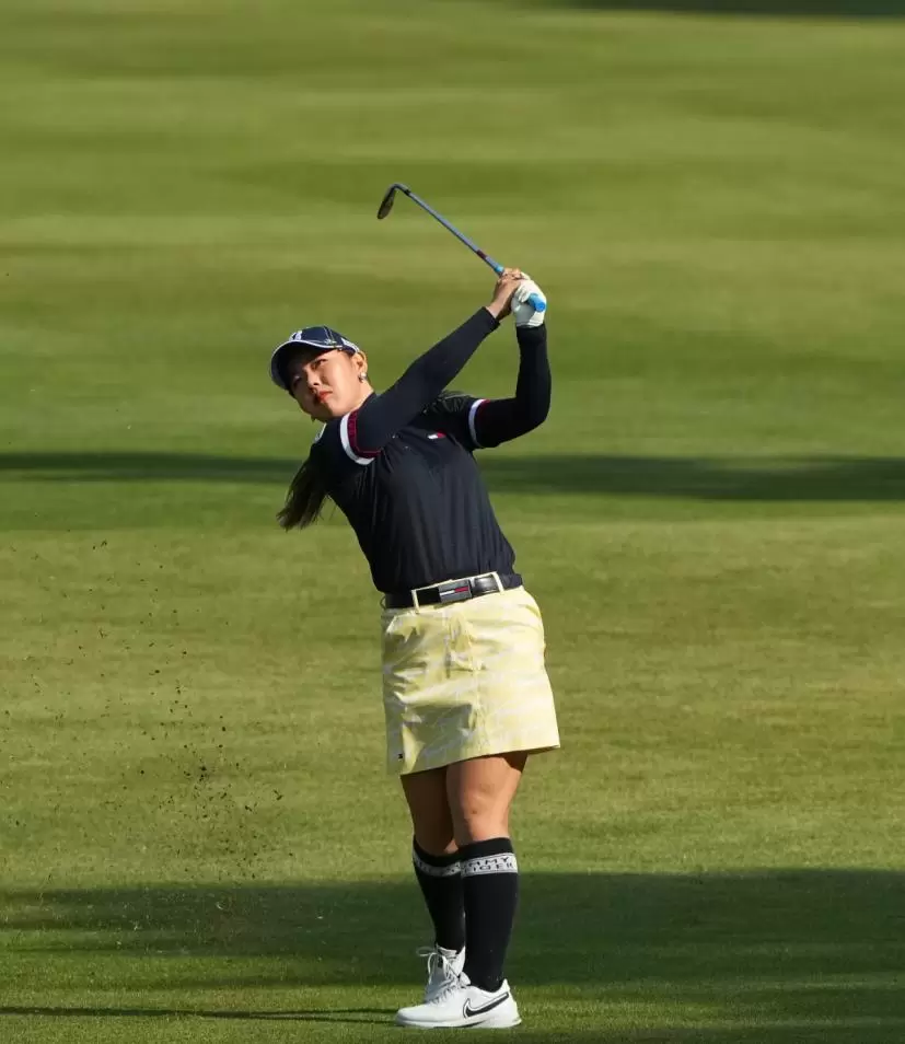 吉田優利のウェッジスイング（斜め前方）