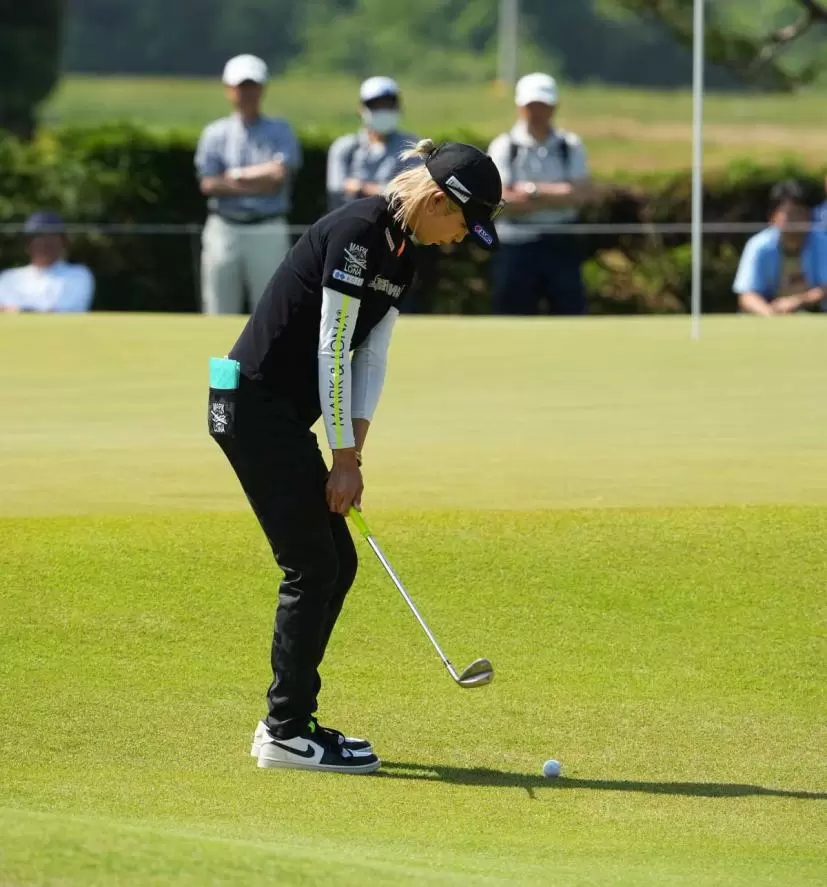 金田久美子のウェッジスイング