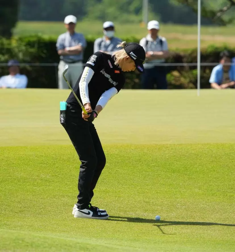 金田久美子のウェッジスイング
