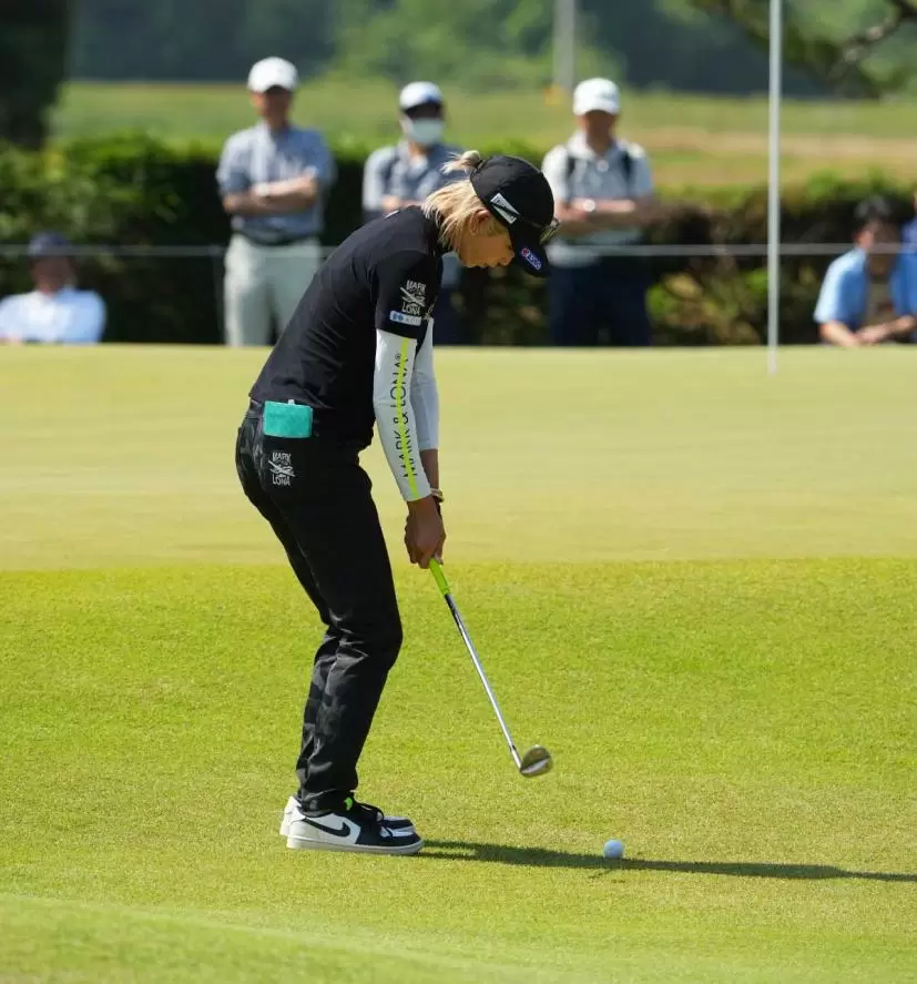 金田久美子のウェッジスイング