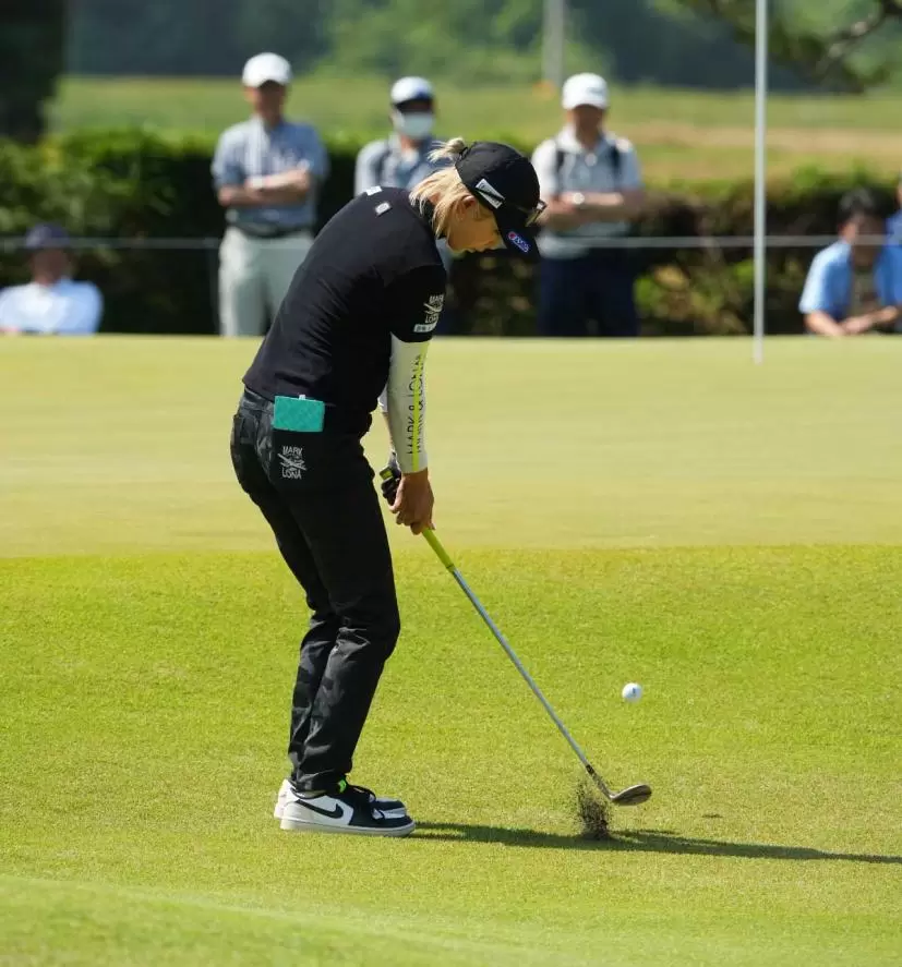 金田久美子のウェッジスイング