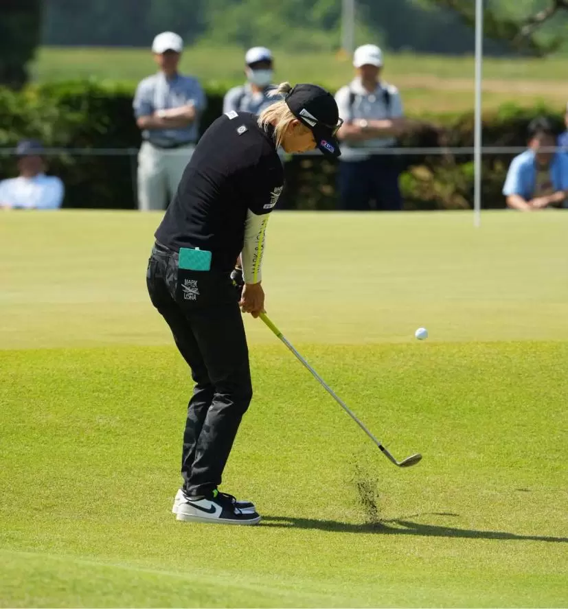 金田久美子のウェッジスイング
