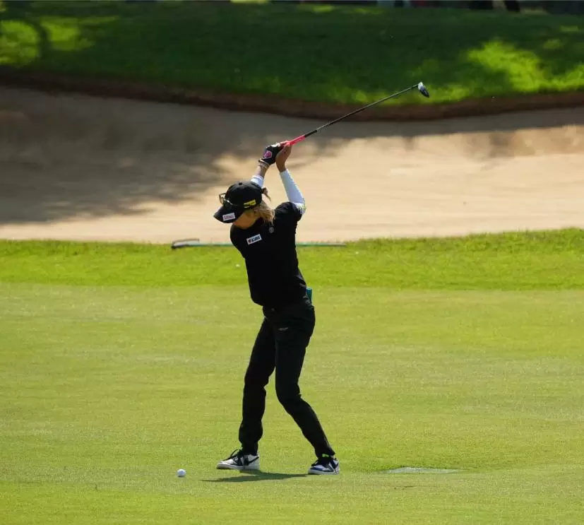 金田久美子のフェアウェイウッドスイング