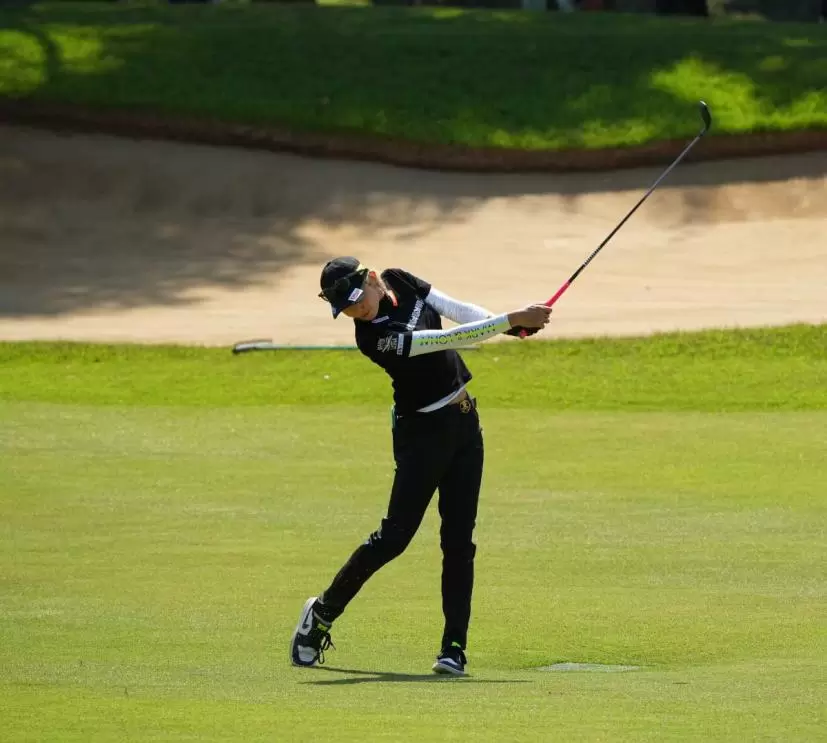 金田久美子のフェアウェイウッドスイング