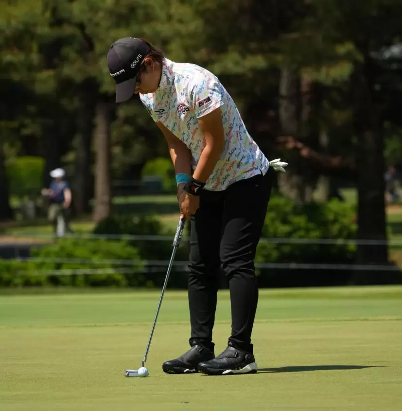 穴井詩パッティングストローク