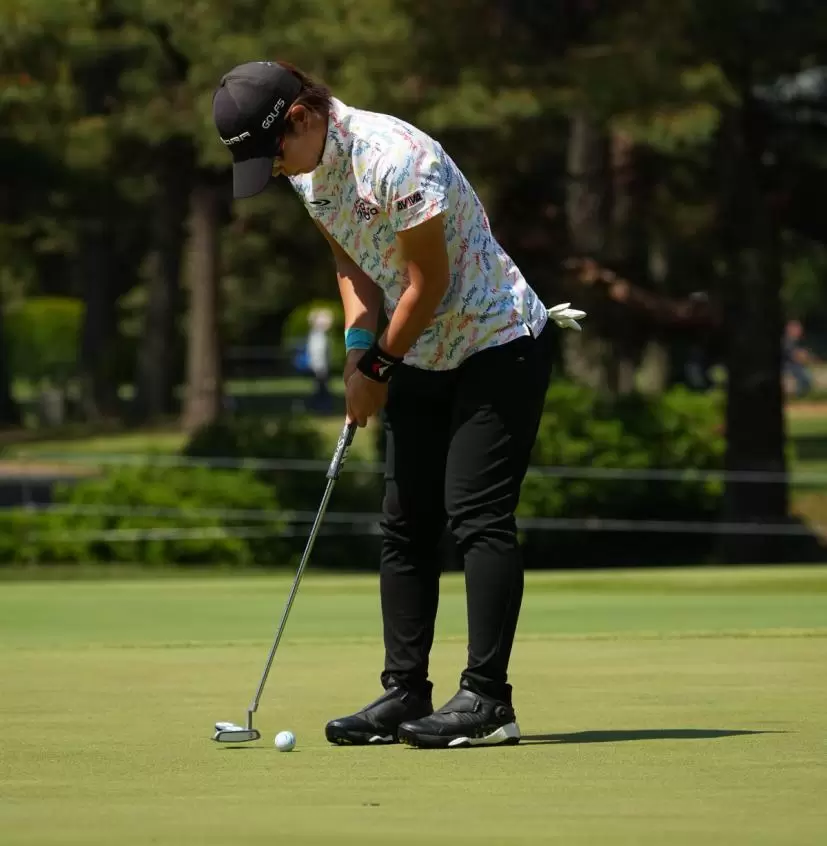 穴井詩パッティングストローク