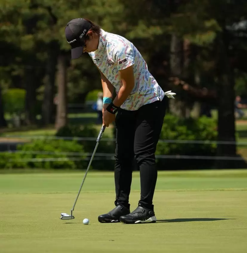 穴井詩パッティングストローク