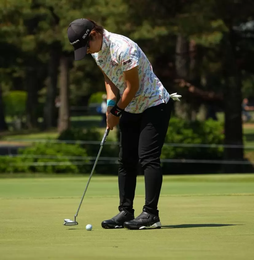 穴井詩パッティングストローク