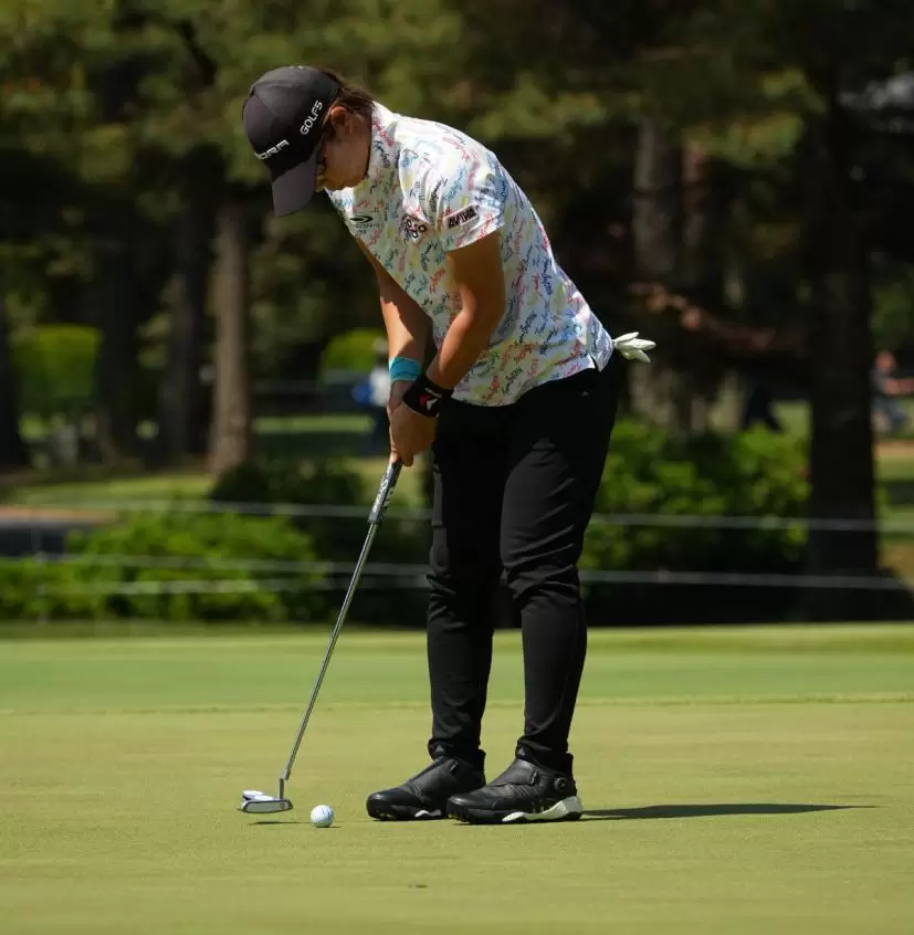 穴井詩パッティングストローク