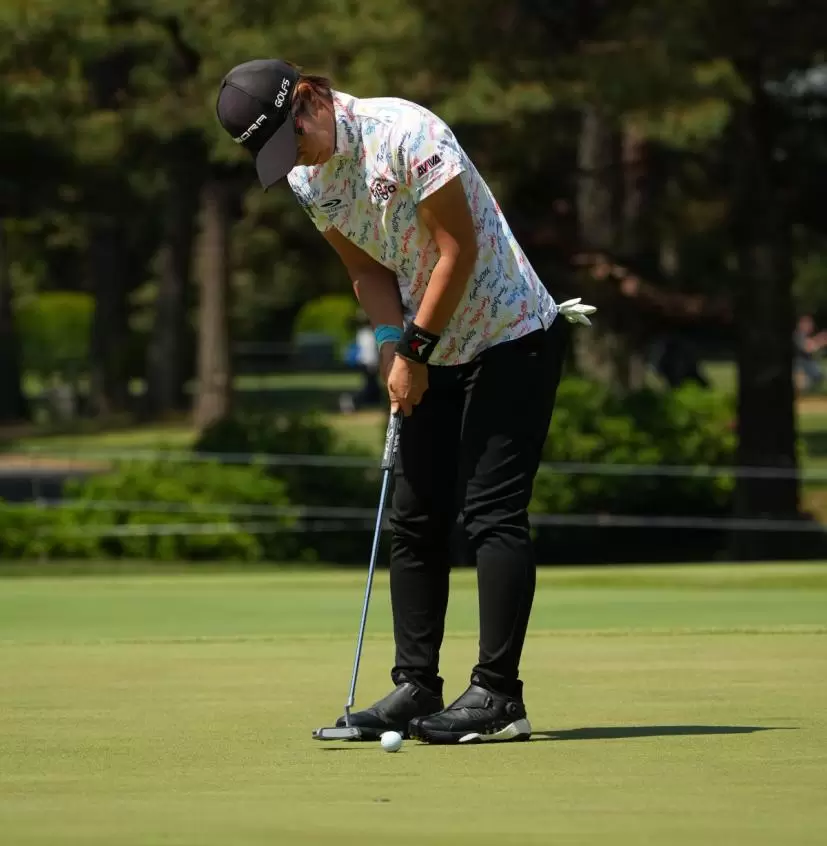 穴井詩パッティングストローク